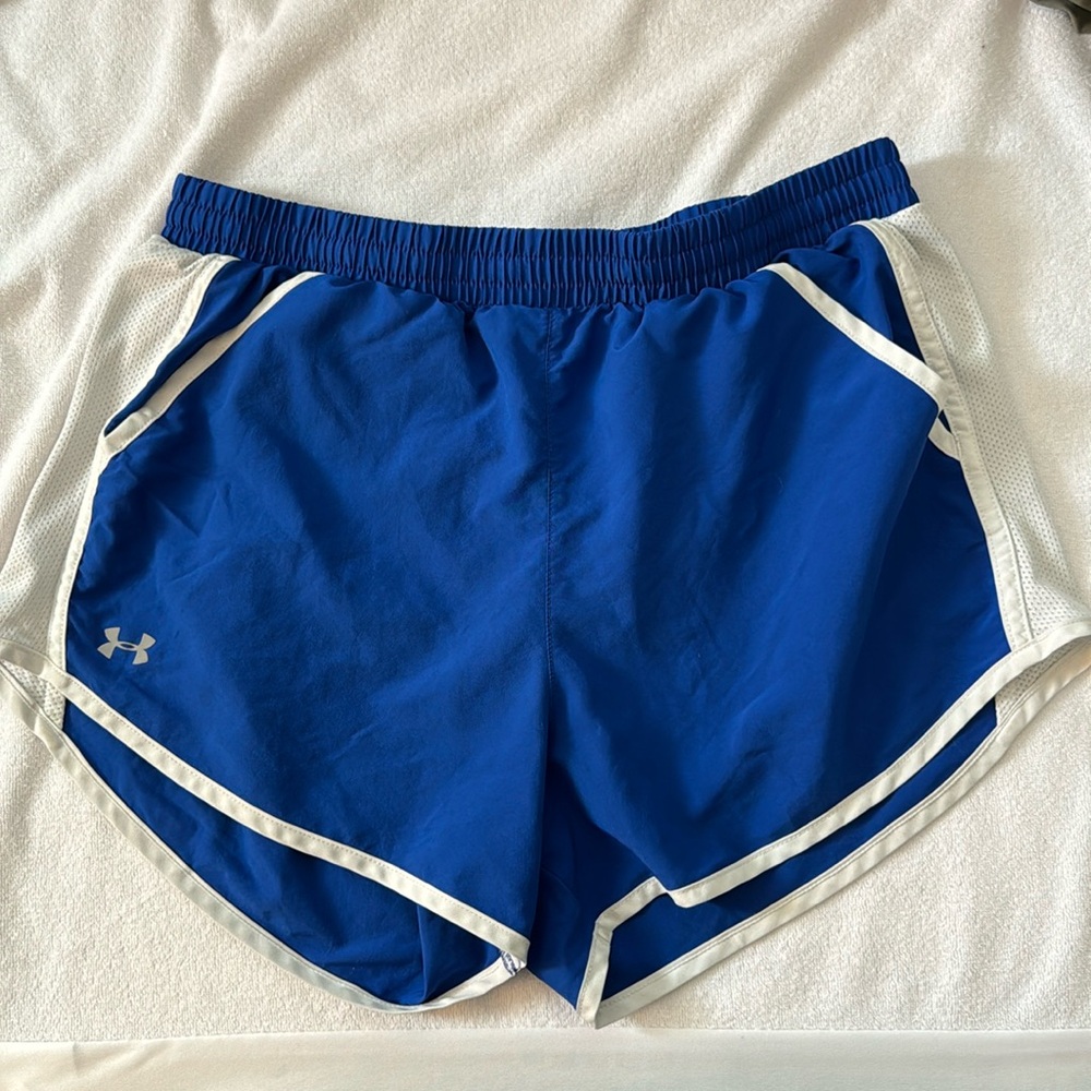 Under armor athletic shorts with pockets